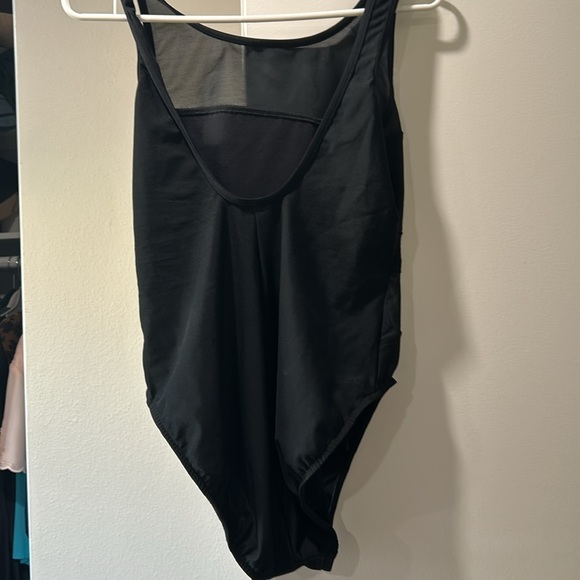 Miraclesuit size 14 black with mesh panels - Picture 6 of 6